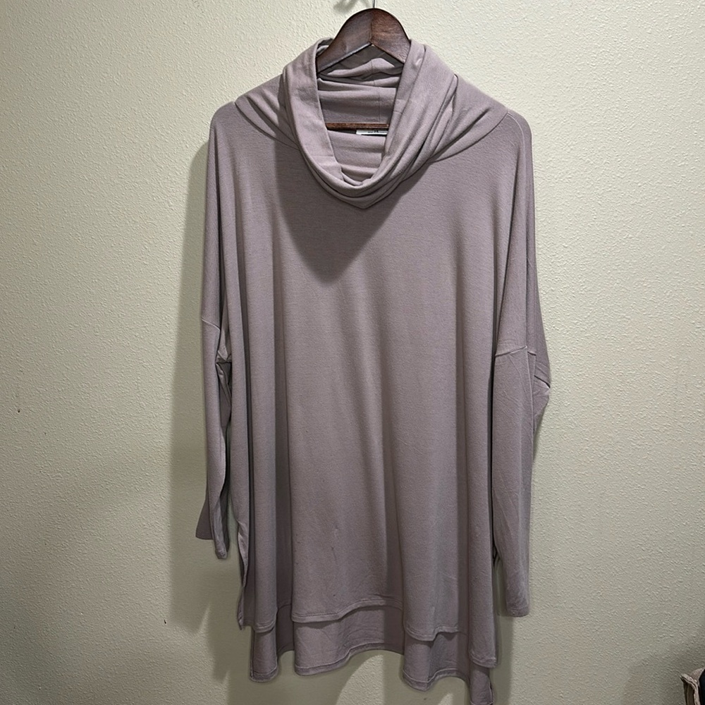 Zenana size 1X cowl neck top